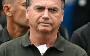 Flávio Bolsonaro denuncia tortura psicológica na prisão do pai