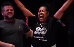 Mulher alega cura de deformidade após orações