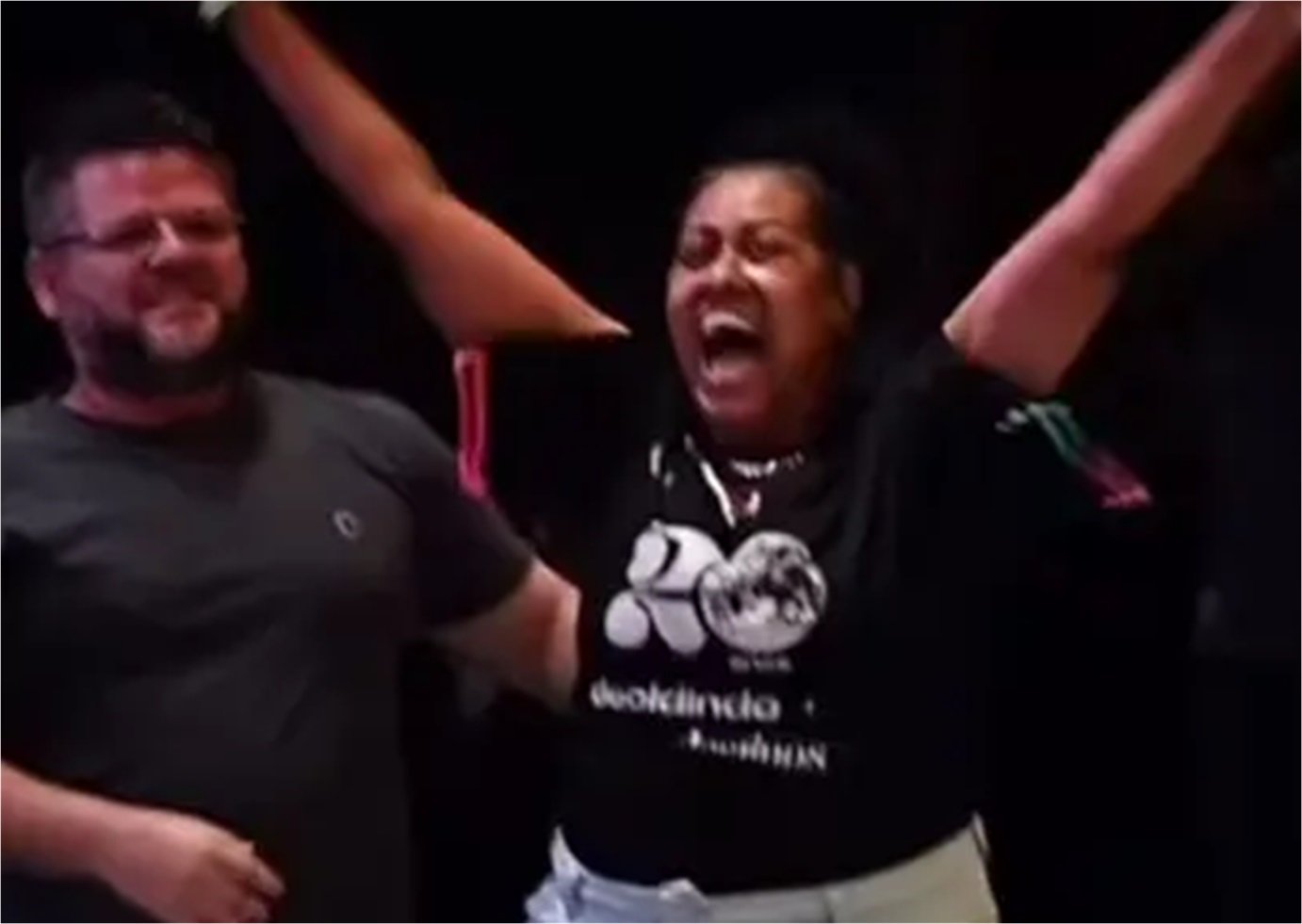  Mulher alega cura de deformidade após orações