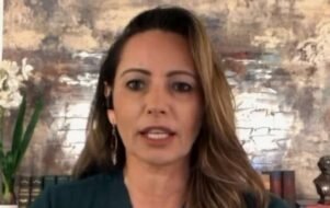 Jornalista questiona silêncio de parlamentares sobre Bolsonaro.