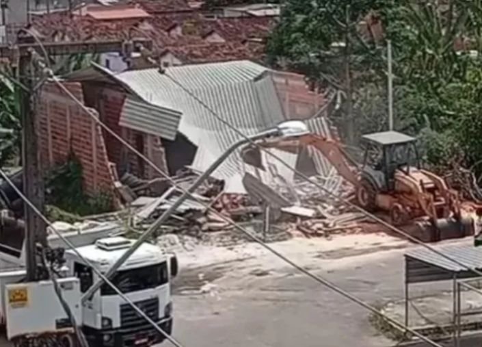 Igreja da Assembleia de Deus é demolida em Camaçari.