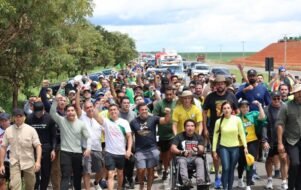 Deputado do PT pede que PRF impeça Nikolas Ferreira de ir a Brasília a pé