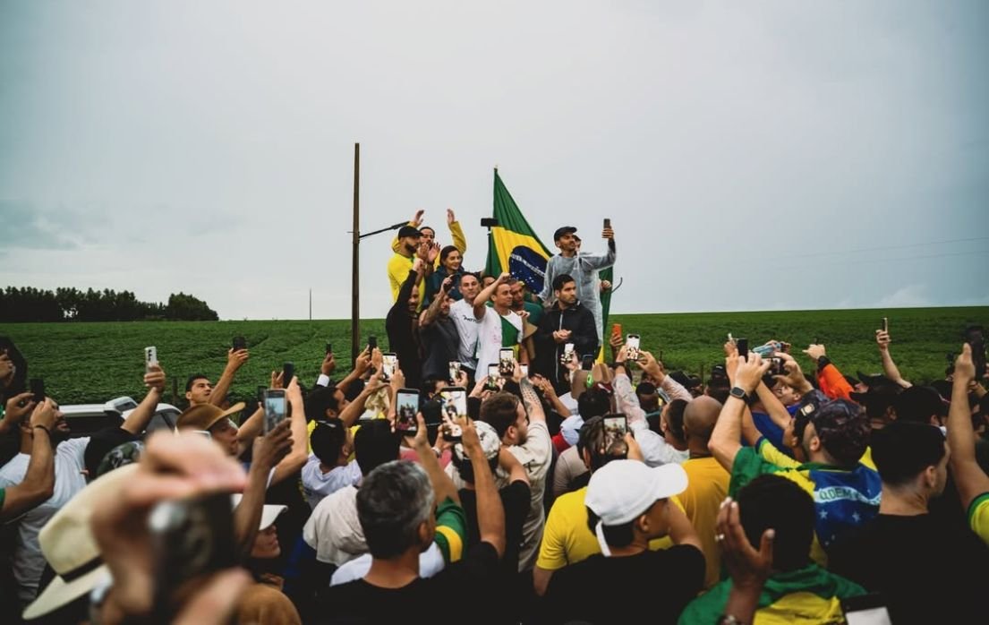 Evangélicos apoiam ato pró-Nikolas Ferreira.