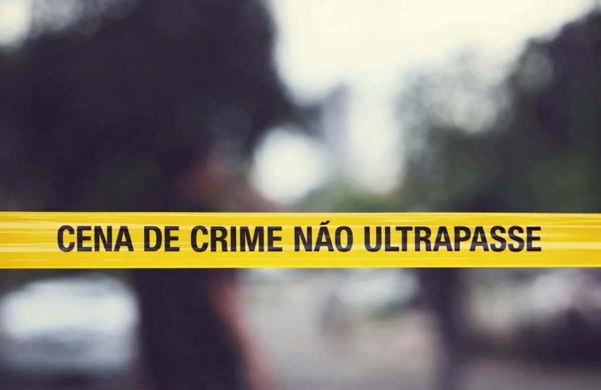 Homem é esfaqueado após declarar fé cristã