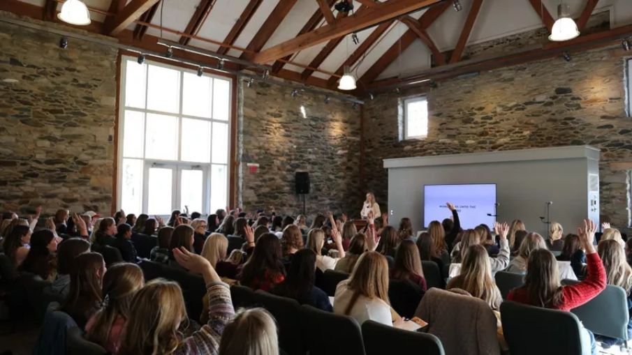 Igreja cresce 20 vezes com jovens atraídos pela Bíblia