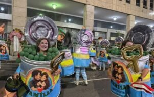 Michelle Bolsonaro critica desfile na Sapucaí que satirizou Lula e fé cristã.